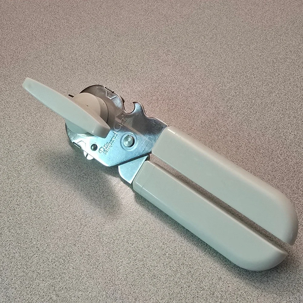Pampered Chef #2758 Safety Smooth Edge Can Opener White Manual Retired